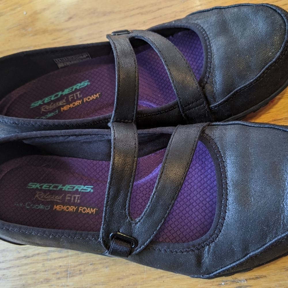 Skechers waking shoes